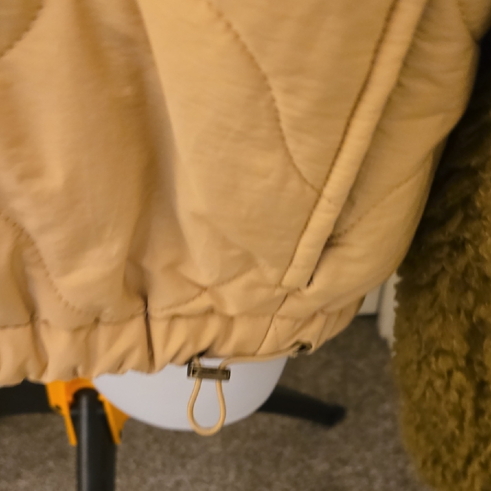 Universal Thread Beige Quilted Jacket With Cream … - image 3